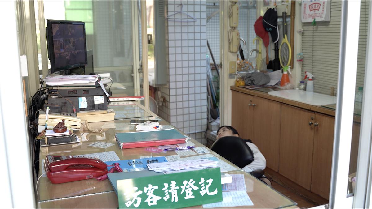 身體座標：當代生活中的身體想像--黃萱創作研究 圖17〈chair〉-4警衛室的封面圖