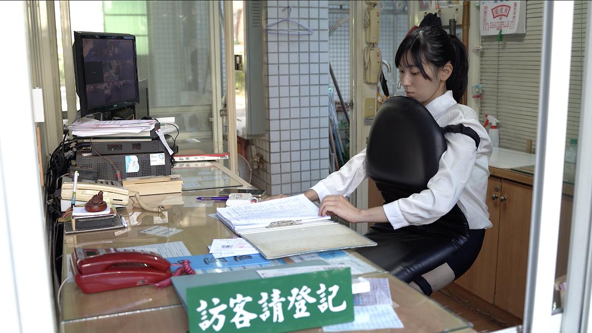 身體座標：當代生活中的身體想像--黃萱創作研究 圖17〈chair〉-1警衛室的封面圖