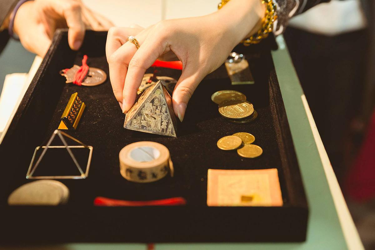 “Fortune Telling Show－The Machine” : The Summoning Aesthetic of Relational Theater's Cover