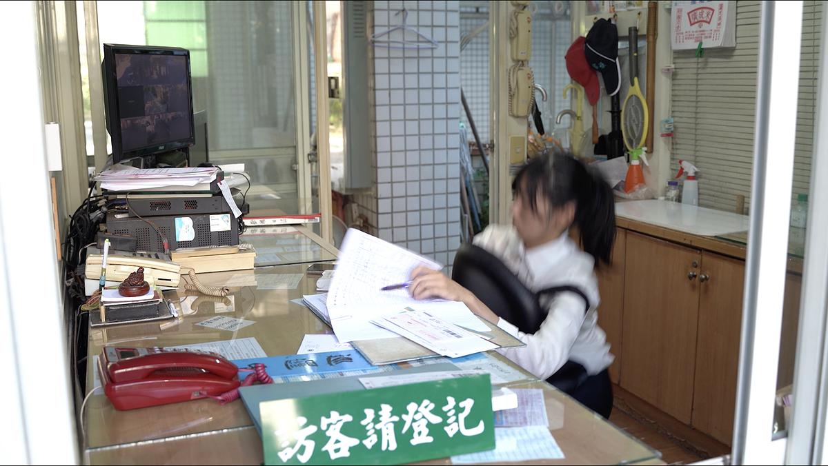 身體座標：當代生活中的身體想像--黃萱創作研究 圖17〈chair〉-3警衛室的封面圖