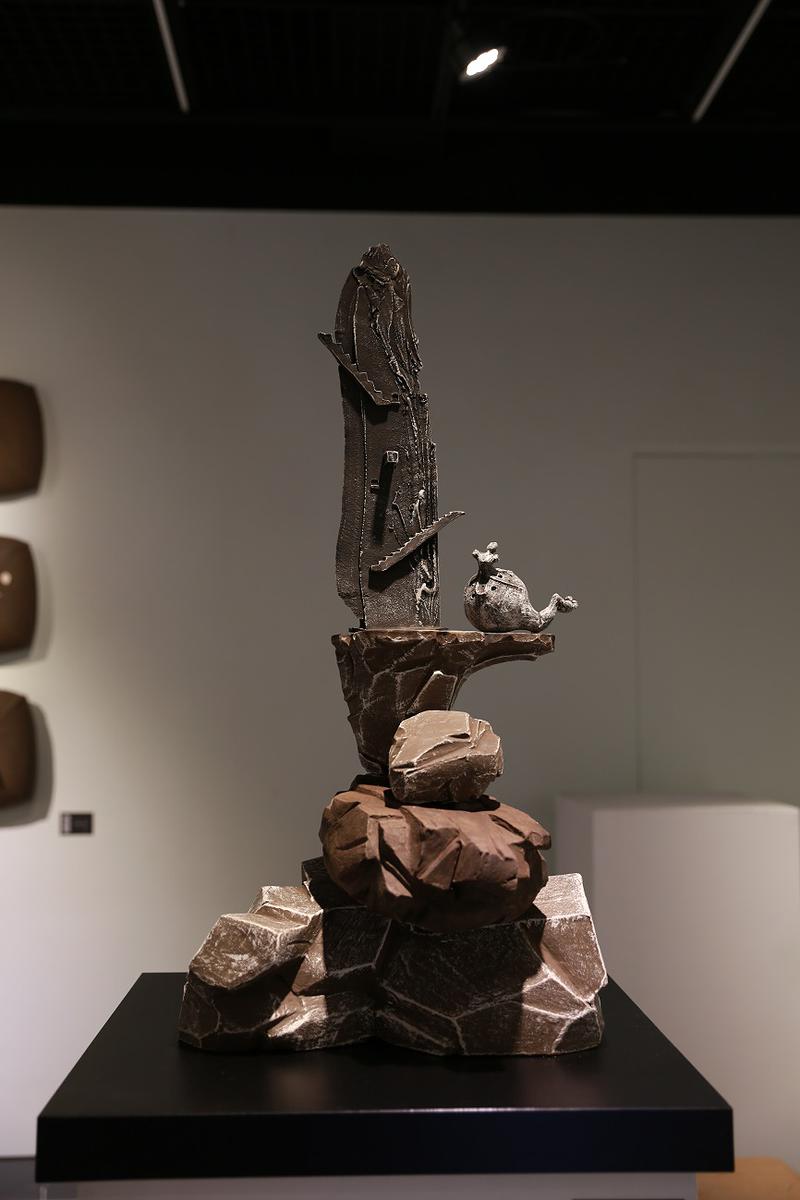 Between the Suppression and the Liberation : Self-interpretations of Tsai Jr-Yung's Ceramic Creations's Cover