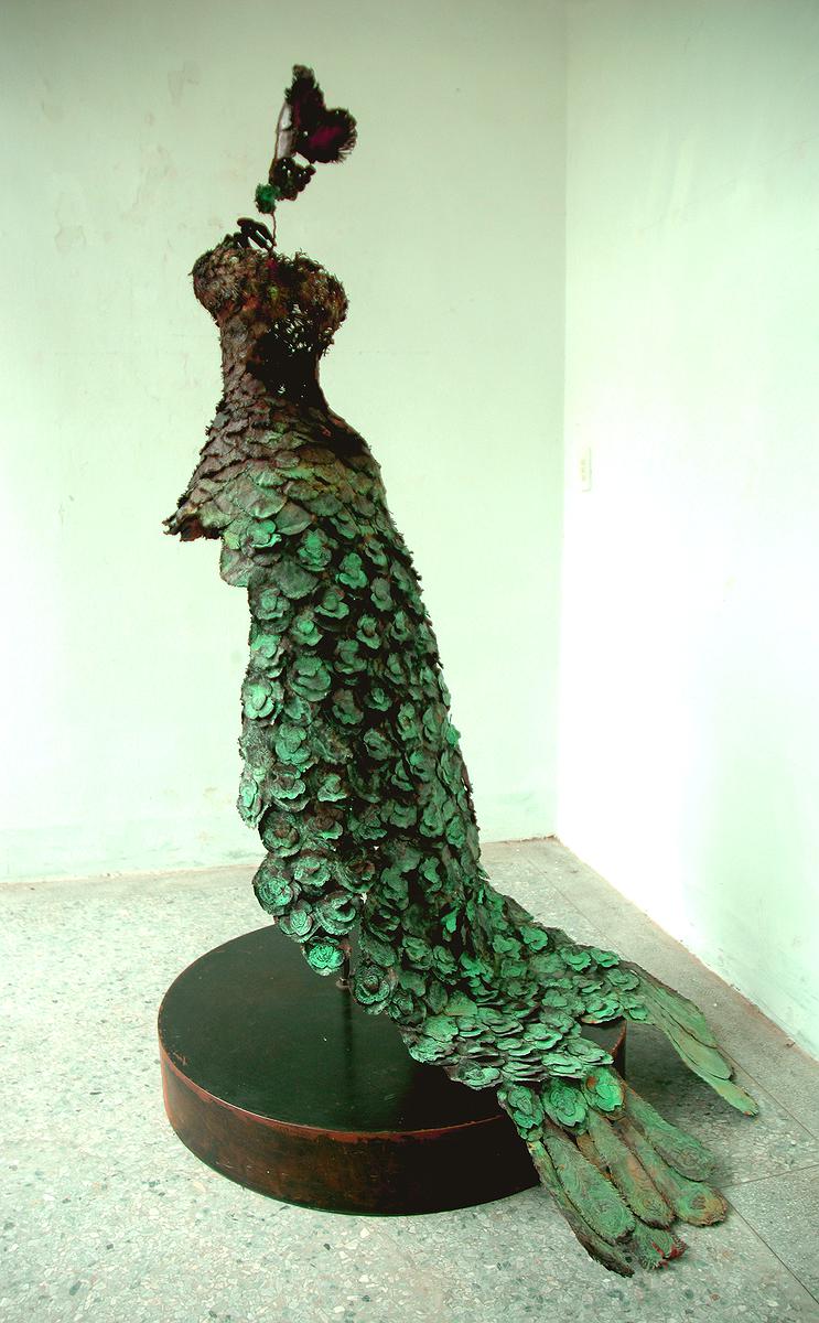 Invisible, Shell and Clothes － A Discourse on Huang, Hsiao-Shan's Work of Art's Cover