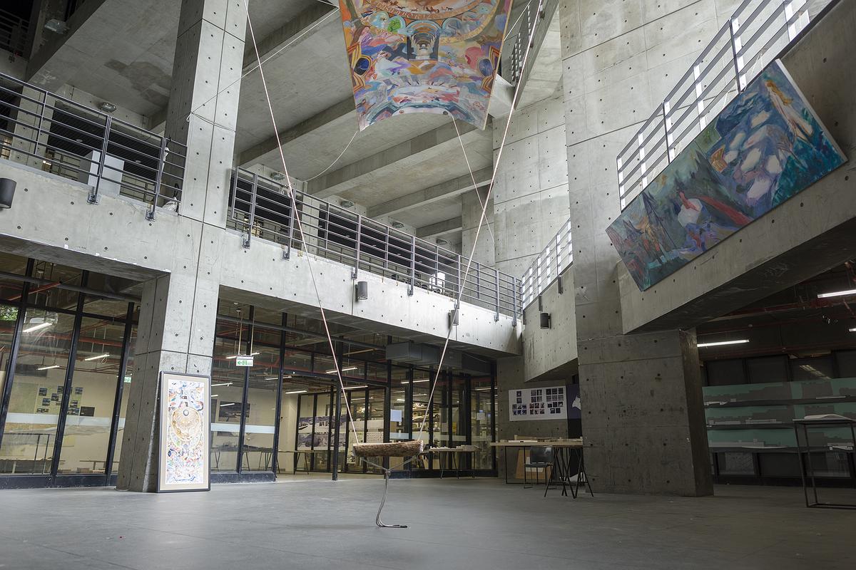 穹頂與幻象 : 揭示我們所背負的-24的封面圖