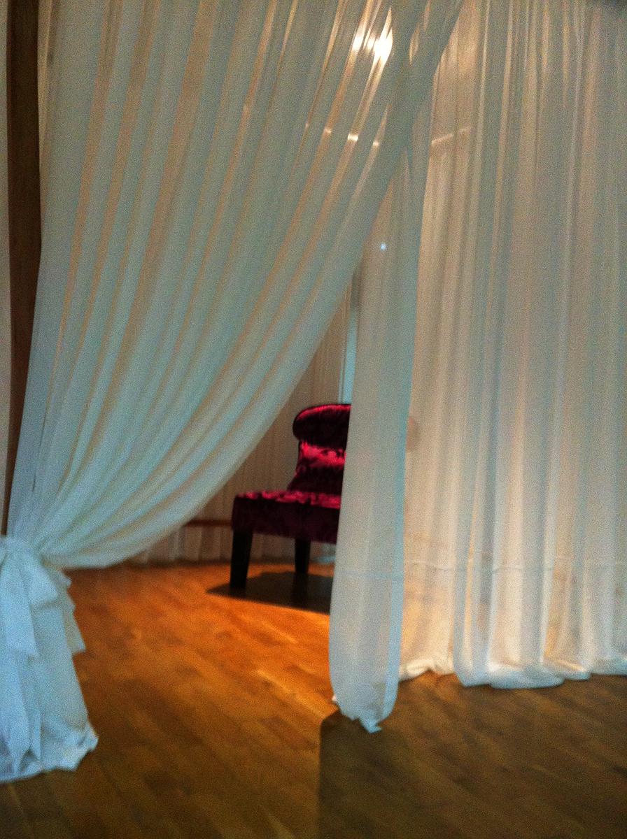 邀約裝置系列-空間中穿透座椅的封面圖