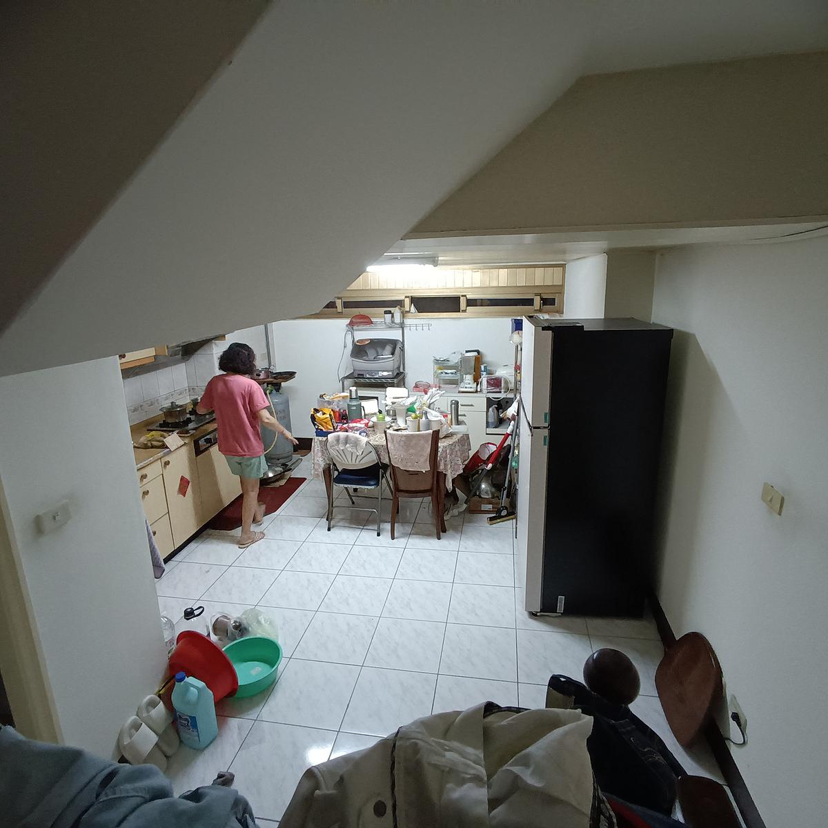 不在場的晚餐的封面圖