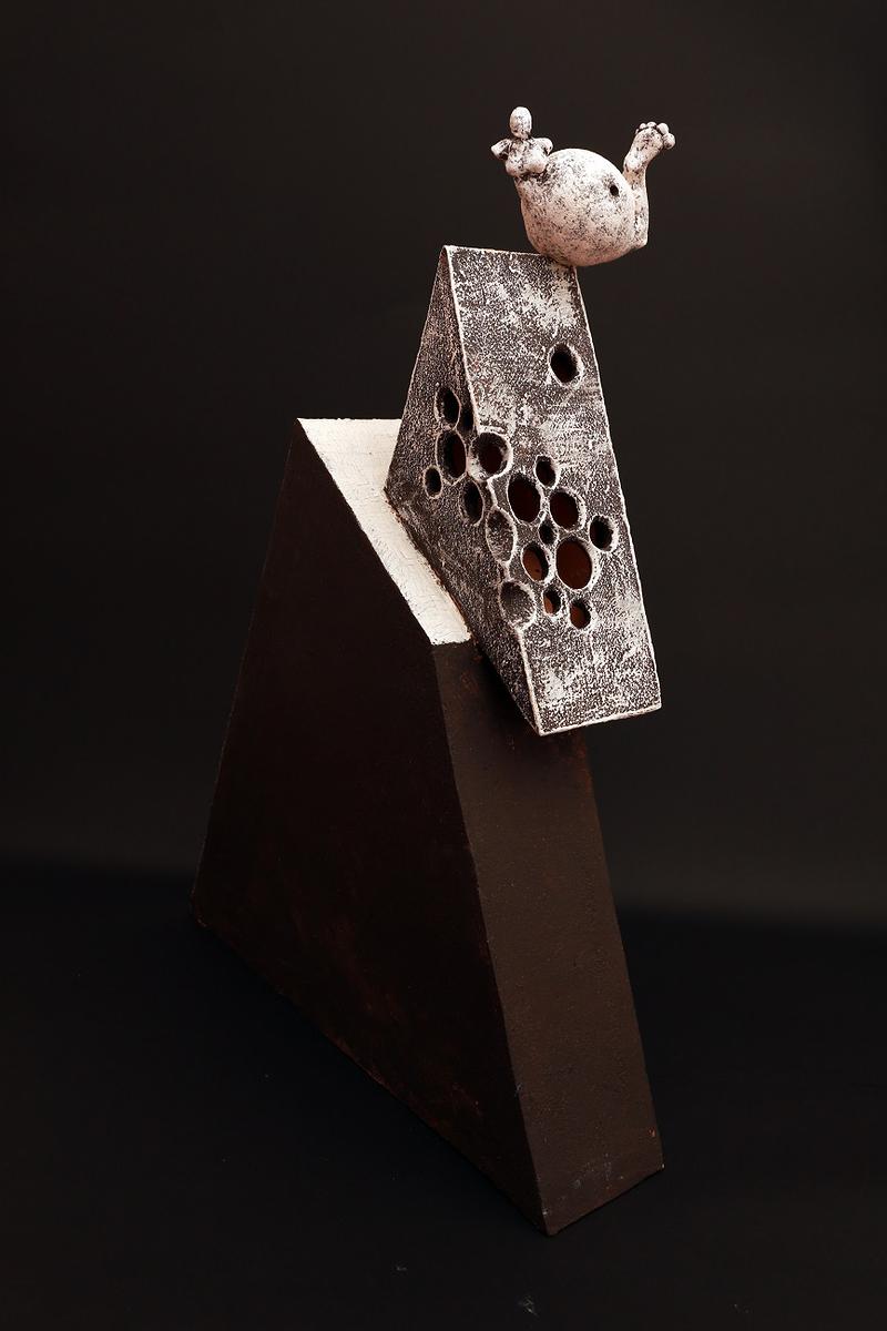 Between the Suppression and the Liberation : Self-interpretations of Tsai Jr-Yung's Ceramic Creations's Cover