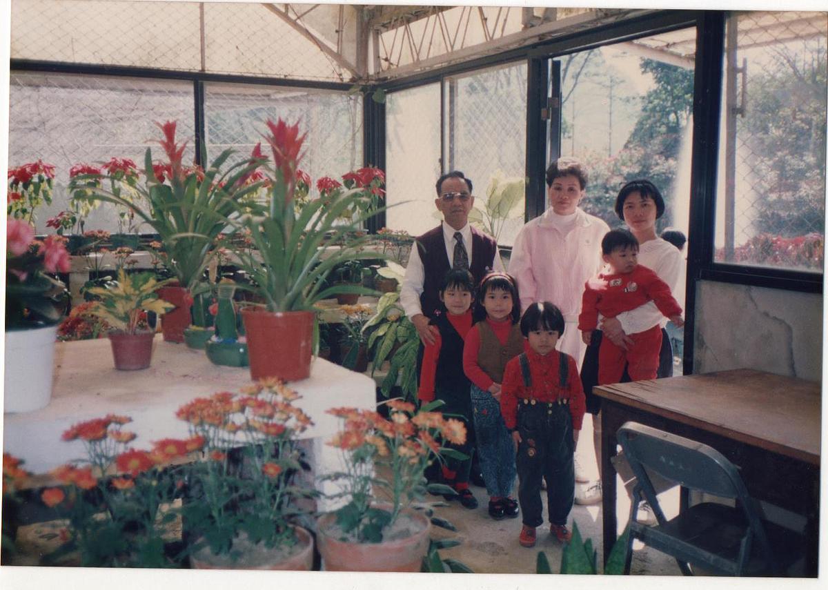 致我最親愛的外公-我相信好多人、相信媽祖、相信上帝，可是我最相信的就是您和外婆，我相信您們會在任何地方保護我、給我力量、聽我說話，只要我抬起頭，您們會在三呎的天空之上。的封面圖