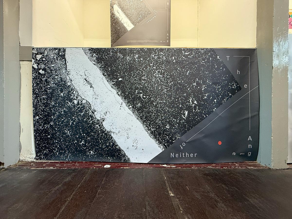 《偏廢》書籍設計展示區-油畫布的封面圖