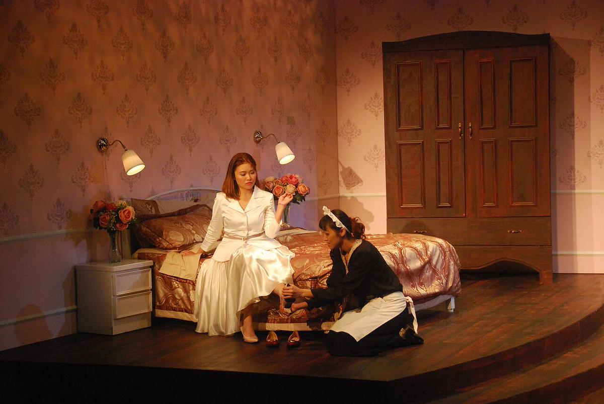 The Emotional Imagination of Color in Set Design-Take Lee Bonnes and Unschuld Set Design for Example's Cover