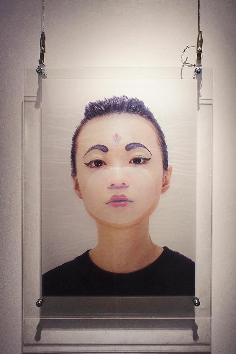 " The Lighting Face "-A Creative Project of Make-Up Art Combining with the Chinese Facial Painting and Greek Mythology's Cover