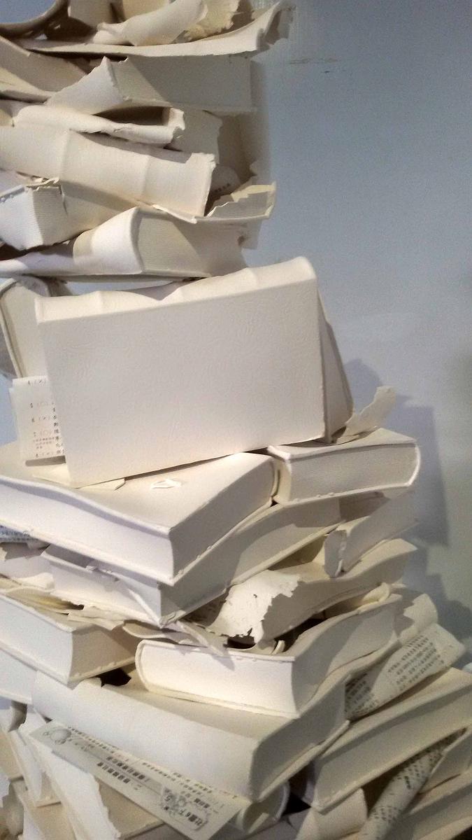 The Unresolvable Vessel：Self-interpretation of Min-Cheng Tsai's Ceramic Art's Cover