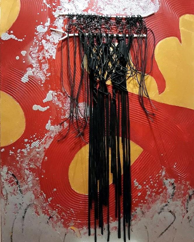 吳淑幸《繩線引力》系列之九，紅與黑，116.5x91.5cm，2019，吳淑幸攝影的封面圖