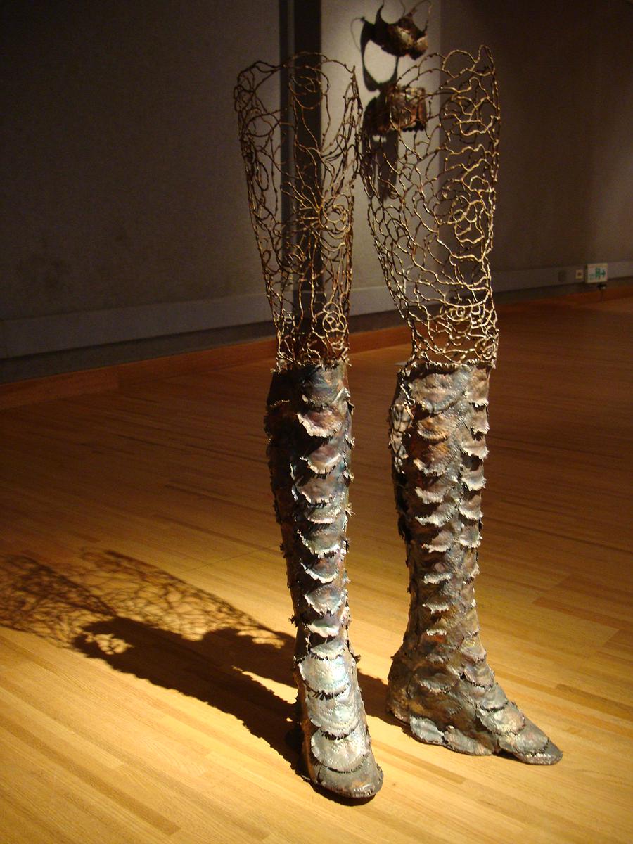 Invisible, Shell and Clothes － A Discourse on Huang, Hsiao-Shan's Work of Art's Cover