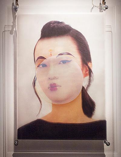 " The Lighting Face "-A Creative Project of Make-Up Art Combining with the Chinese Facial Painting and Greek Mythology's Cover