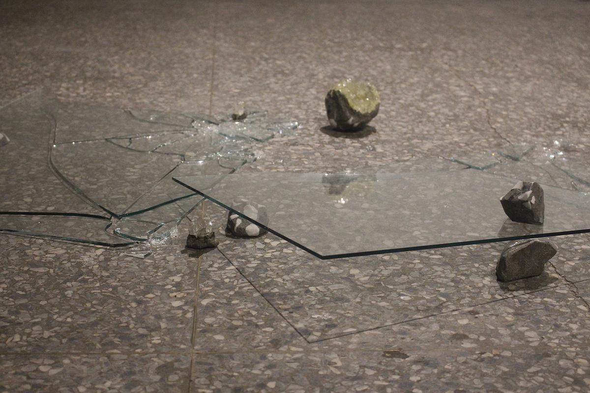 一閃一閃亮晶晶2，環氧樹脂、磨石子、玻璃，2019。的封面圖
