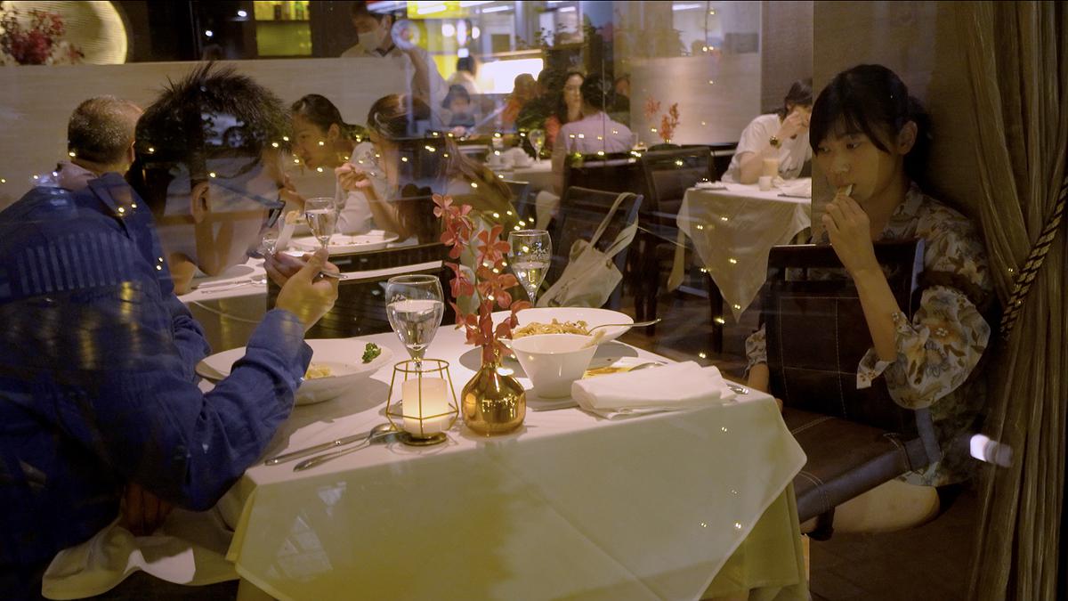 身體座標：當代生活中的身體想像--黃萱創作研究 圖20〈chair〉-1餐廳的封面圖