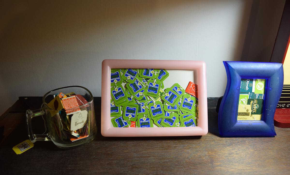 喝茶的人 局部的封面圖