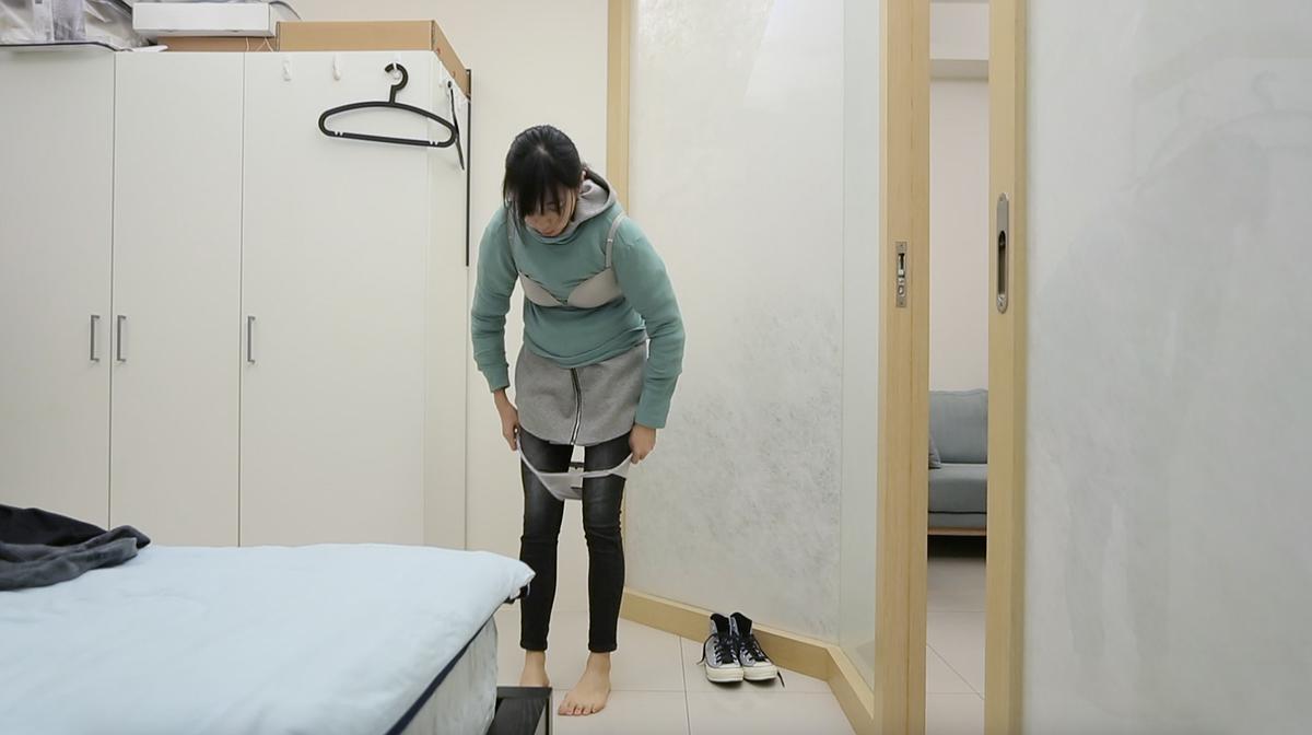 身體座標：當代生活中的身體想像--黃萱創作研究 圖40〈冬天扣內衣的手指很冰〉-5的封面圖