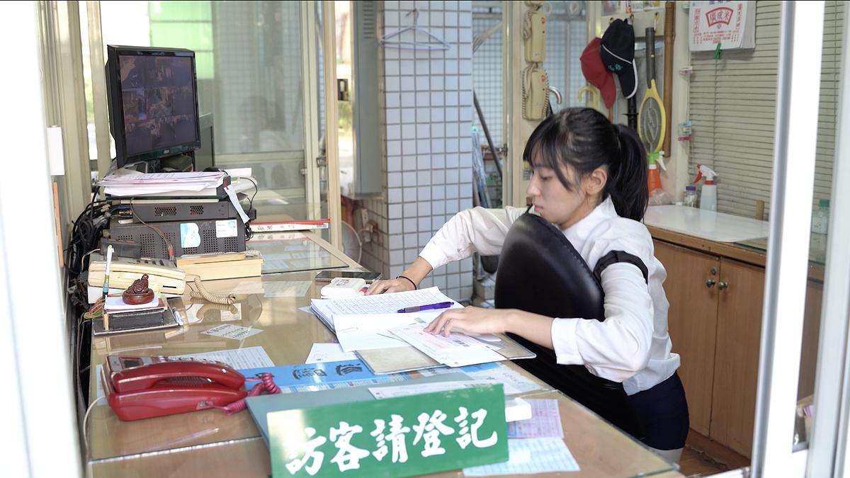 身體座標：當代生活中的身體想像--黃萱創作研究 圖17〈chair〉-5警衛室的封面圖