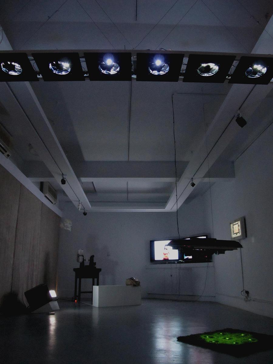 “Fortune Telling Show－The Machine” : The Summoning Aesthetic of Relational Theater's Cover