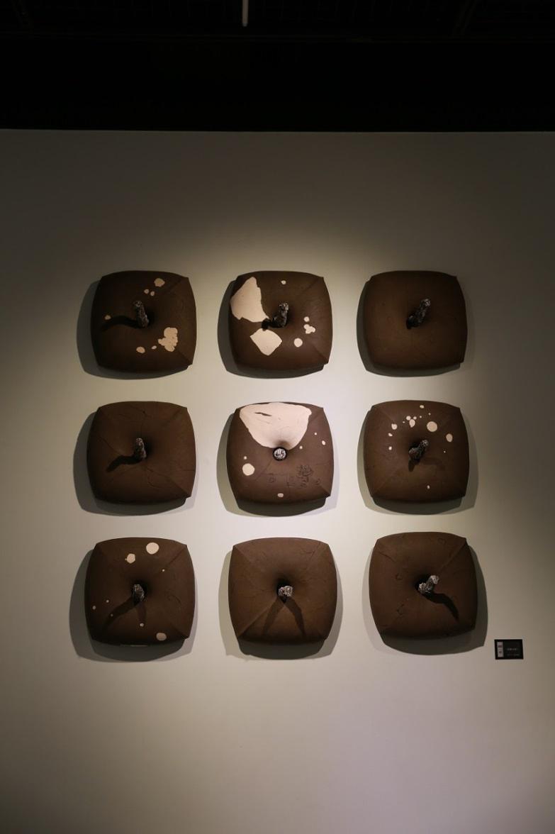 Between the Suppression and the Liberation : Self-interpretations of Tsai Jr-Yung's Ceramic Creations's Cover