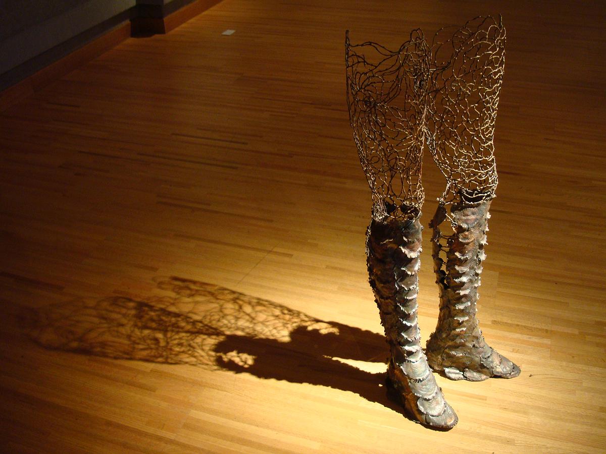 Invisible, Shell and Clothes － A Discourse on Huang, Hsiao-Shan's Work of Art's Cover