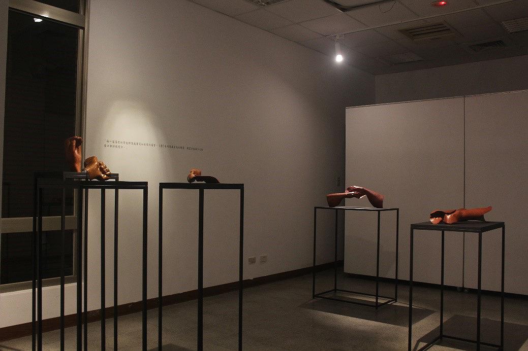 手的覺知記憶─張斯婷金工創作論述-展場照四的封面圖