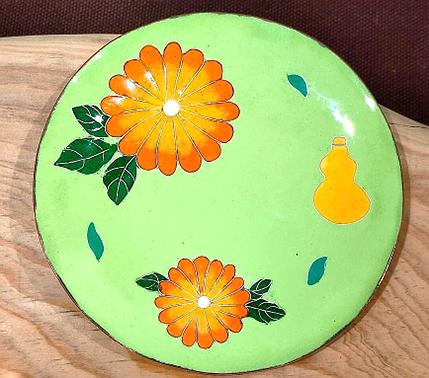 Tile patterns applied to the artistic creation of cloisonne enamel's Cover