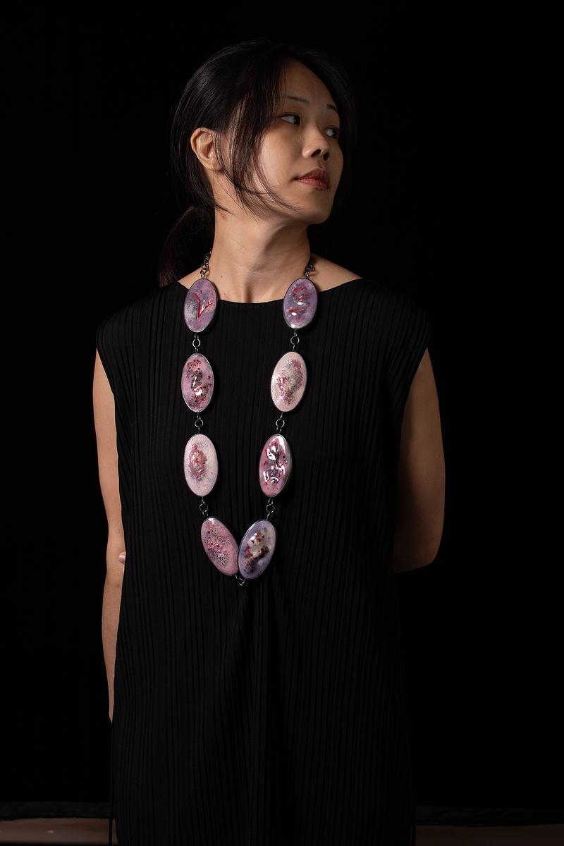 2024_06_Allergy_necklace_enamel_wearing的封面圖