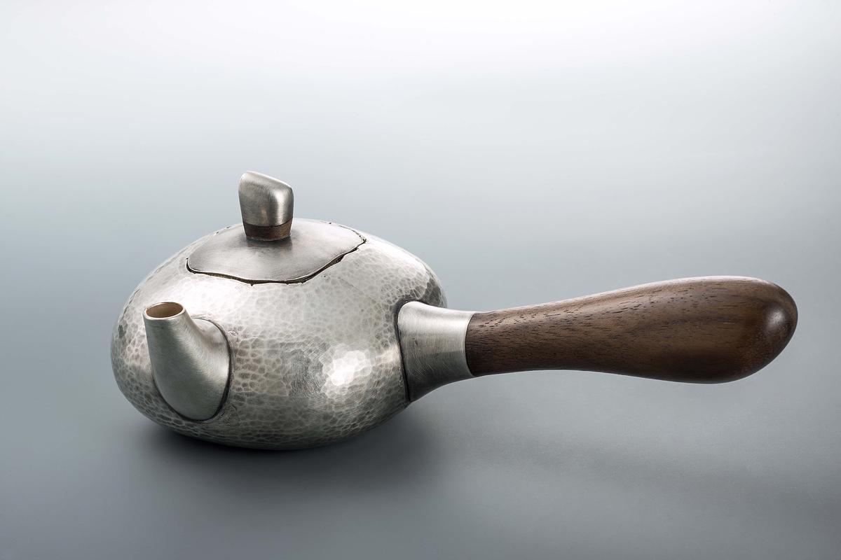The Scenery on The Way:Self-Interpretations of Chueh Cheng Hui’s Vessel Creations's Cover