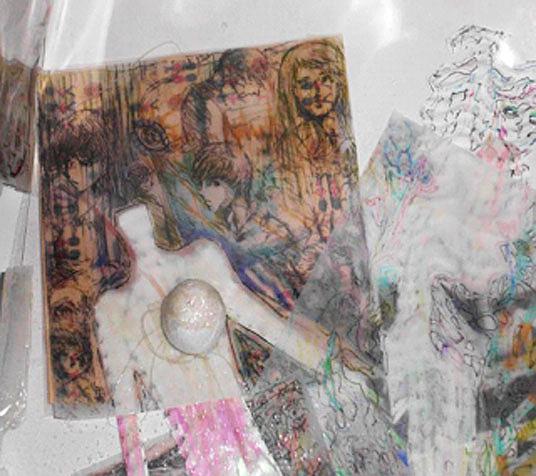 〈轉世．昇華〉(左上細節)，2014年，紙、油性簽字筆、紙膠帶，29.7×21×21cm。的封面圖