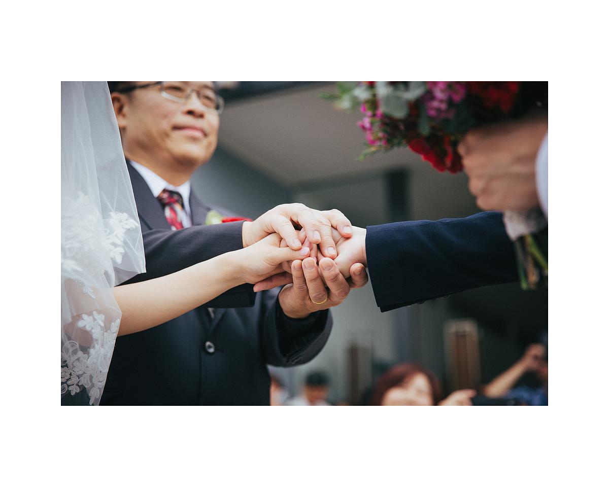 紀實攝影創作－婚禮中父母親情感表達的瞬間-7的封面圖