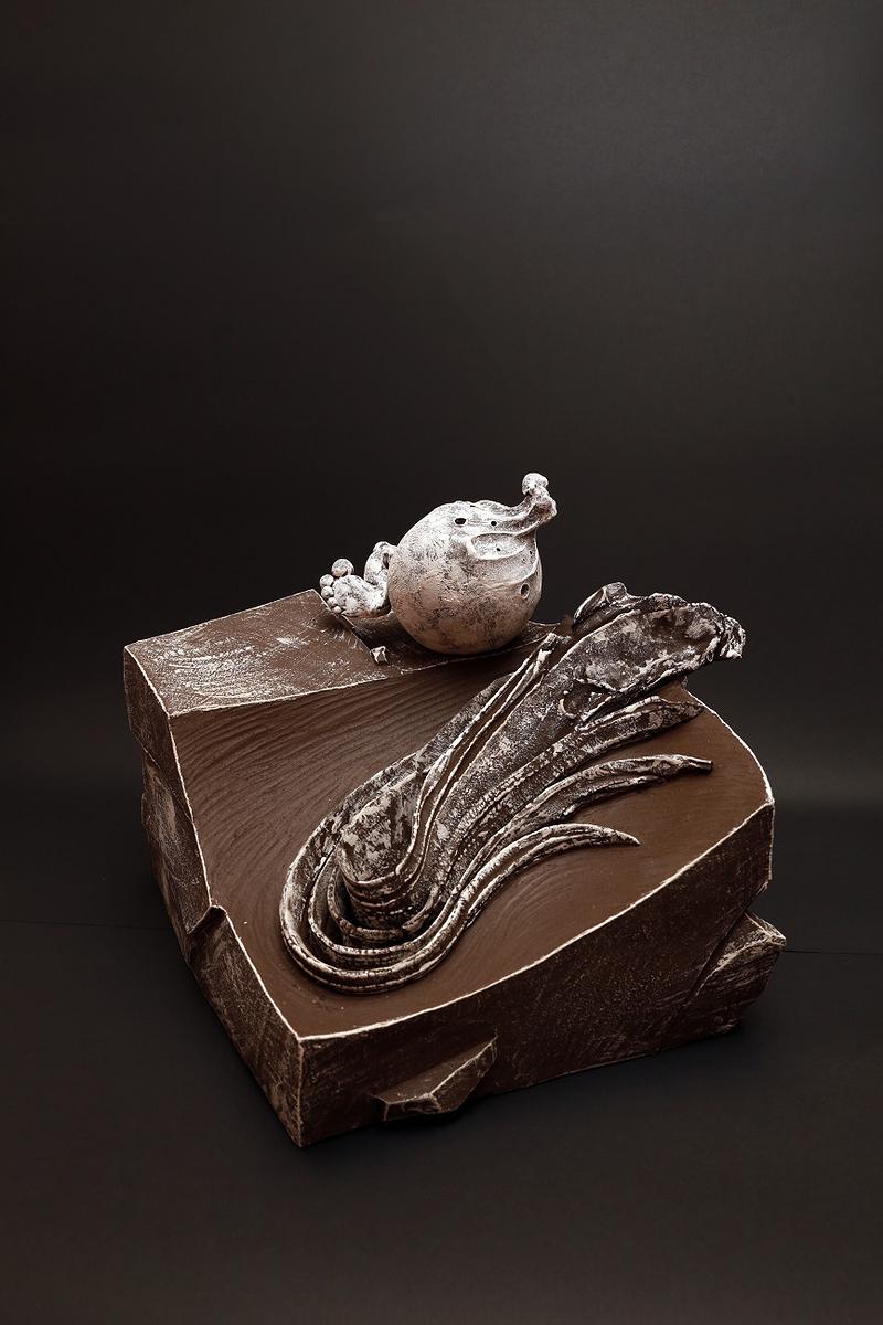 Between the Suppression and the Liberation : Self-interpretations of Tsai Jr-Yung's Ceramic Creations's Cover