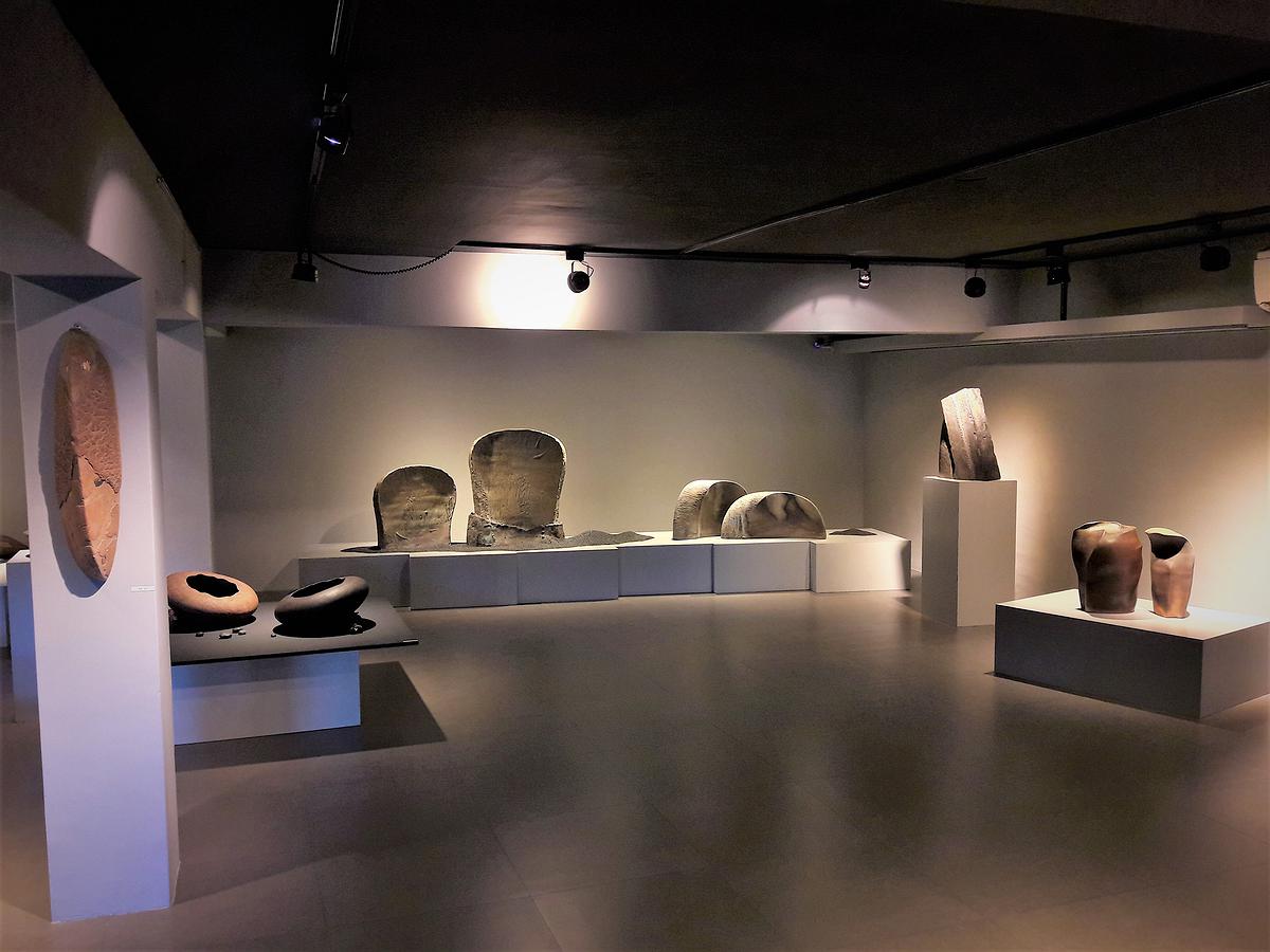 滾動與反轉之間  連炳龍創作論述-展場圖 (6)的封面圖