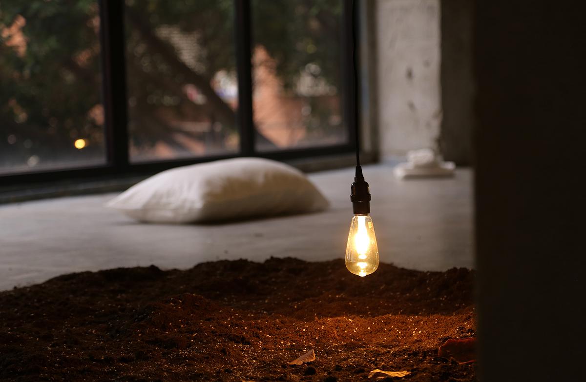 棲居詩學—梁家寧創作論述 《棲居詩》2的封面圖