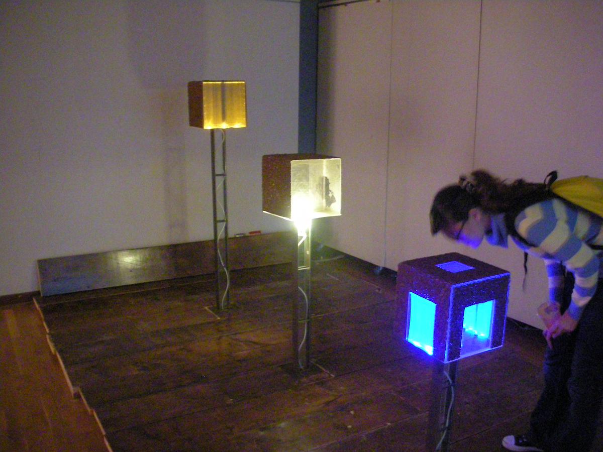 微型空間劇場邀約-柔性抒寫展覽會場觀眾觀看的封面圖