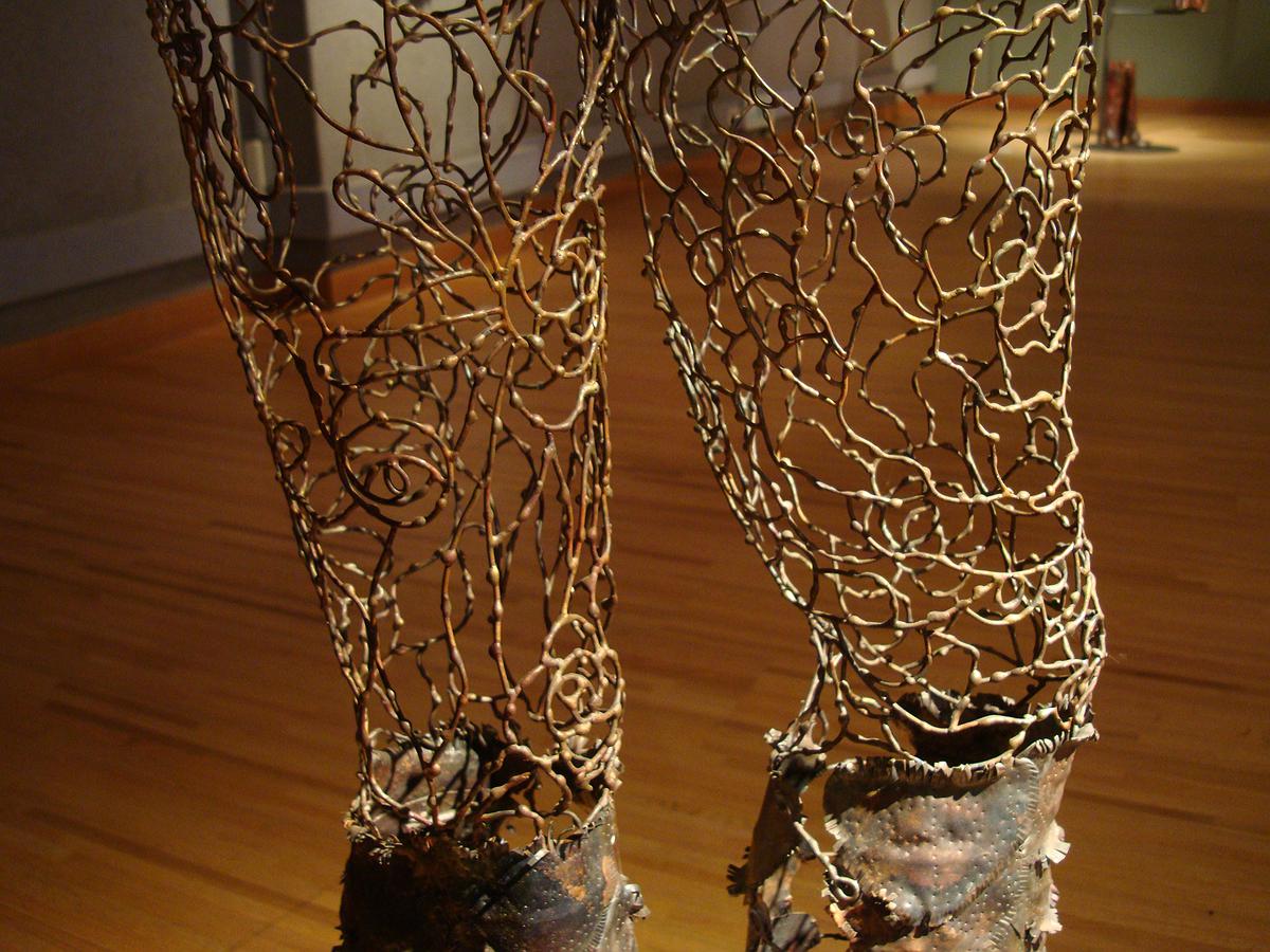 Invisible, Shell and Clothes － A Discourse on Huang, Hsiao-Shan's Work of Art's Cover