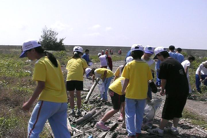 A Study of Action Research on Integrating the Sixth Grade Folk's Cover