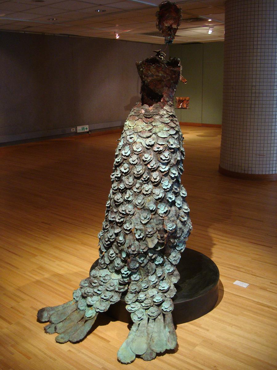 Invisible, Shell and Clothes － A Discourse on Huang, Hsiao-Shan's Work of Art's Cover