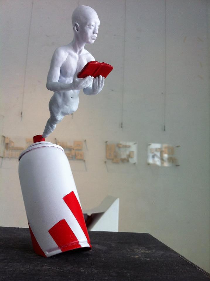 物件與人體相互關係的雕塑創作-3-8我要讀書的封面圖